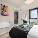 2 Bed Old Trafford Flat Skyline Views Apartment