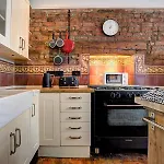 Spacious Victorian Family In Stretford - Pass The Keys Manchester