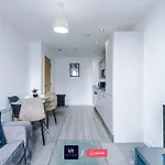 Elegant 1br In Salford, Balcony, Wifi, Kitchen Apartment