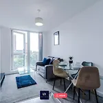 Elegant 1br In Salford, Balcony, Wifi, Kitchen *