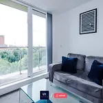 Elegant 1br In Salford, Balcony, Wifi, Kitchen Manchester