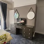 Charming Tudor White House Free Wifi