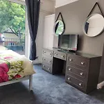 Charming Tudor White House Free Wifi * Manchester