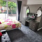 Feriehus Charming Tudor White House Free Wifi Manchester