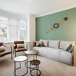 Apartment Bright 4br With Garden With Free Parking And Sleeps Up To 9 Manchester