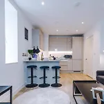 Duplex In Salford, 2br&2ba, Full Kitchen Lägenhet *