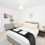 Modern 2 Bed Flat In W Balcony *