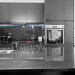 Cityscape Mcr Townhouse - Free Parking & Garden Manchester