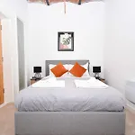 Daire Beautiful 2 Bed Near Etihad