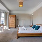 Spacious Victorian Family In Stretford - Pass The Keys