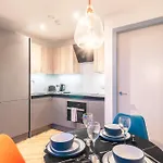 Stunning 2bed Flat In Location W Security