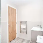 Bright & Spacious 2 Bedroom *