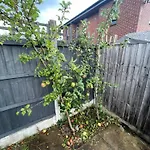 Spacious 2 Bed House In Manchester With Private Parking *