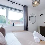 Holiday home New! 2br With Parking, Near Manchester