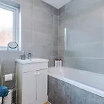 New! 2br With Parking, Near Holiday home