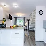 Holiday home New! 2br With Parking, Near *