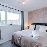 New! 2br With Parking, Near *