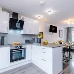 New! 2br With Parking, Near Holiday home *
