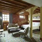 Marriott Victoria & Manchester