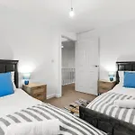 別荘 3 Bedroom House With 5 Beds And Parking 18lw マンチェスター