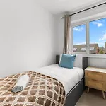 3 Bedroom House With 5 Beds And Parking 18lw * マンチェスター