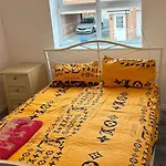 House - Sleeps 5 Private Parking & Pets Allowed