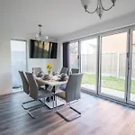 Luxury Deluxe - 4 Bedrooms - 6 Beds - 10 Guests - Private Parking - Contractors Welcome - Trafford Stretford شقة *