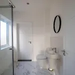 Luxury Deluxe - 4 Bedrooms - 6 Beds - 10 Guests - Private Parking - Contractors Welcome - Trafford Stretford *