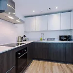 Stylish Two Bedroom With Balcony