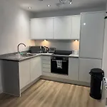 Elegant Near Stadium Free Parking Daire Manchester