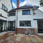 Daire Charming Ground Floor Tudor Free Wifi Manchester