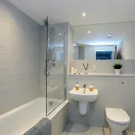 Stylish Two Bedroom With Balcony Manchester