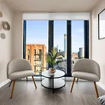 2 Bed Flat Stunning Views Near Centre Daire Manchester