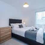 Stylish Two Bedroom With Balcony Lejlighed *