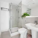 2 Bed Flat Stunning Views Near Centre Daire *