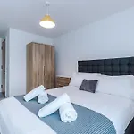 Stylish Two Bedroom With Balcony Lejlighed *