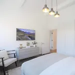 Large Centre Stylish And Spacious Apartmán