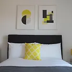 Quay Apartment *