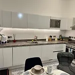 Mega7 Spacious 2bedroom Apartment, 2 Bathrooms, Balcony And Free Parking