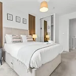 Modern 2br Urban Nest In Salford, For 4 مانشستر