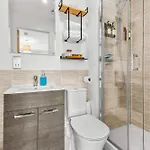 شقة Modern 2br Urban Nest In Salford, For 4 *