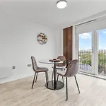 Modern 2br Urban Nest In Salford, For 4 شقة مانشستر
