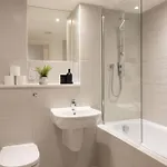 Spacious - - Piccadilly - Local Attractions - Parking Apartment *