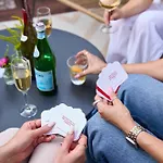 Chic Family With Garden Fire Pit & Event Space, Hot Tub Hébergement de vacances Manchester