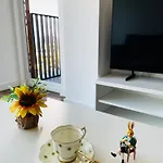 Bee Gateway - Work N Relax 500mbps Wifi And Netflix - With Paid Parking And Balcony *