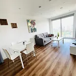 Bee Gateway - Work N Relax 500mbps Wifi And Netflix - With Paid Parking And Balcony * Manchester