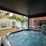 Holiday home Eden At The Heim Manchester