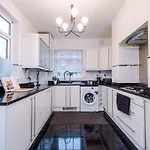 Oldtrafford - Sleeps 6 - Free Parking - Free Wifi Manchester