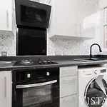 3br, Pool Table, Dart Board By Vista Short Lets Сasa de vacaciones Mánchester