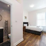 Tatil Evi The Groves House- 4 En-suite Beds, Close To Hospital & Mcr Uni Manchester